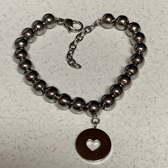 STAINLESS STEEL BEAD BRACELET W/HEART CHARM NIB - Picture 1 of 8